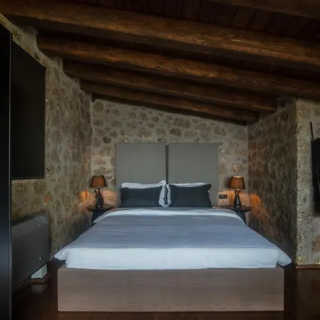 Chalet Heartbeat 5 *